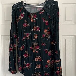 Floral Lace Sleeve Top